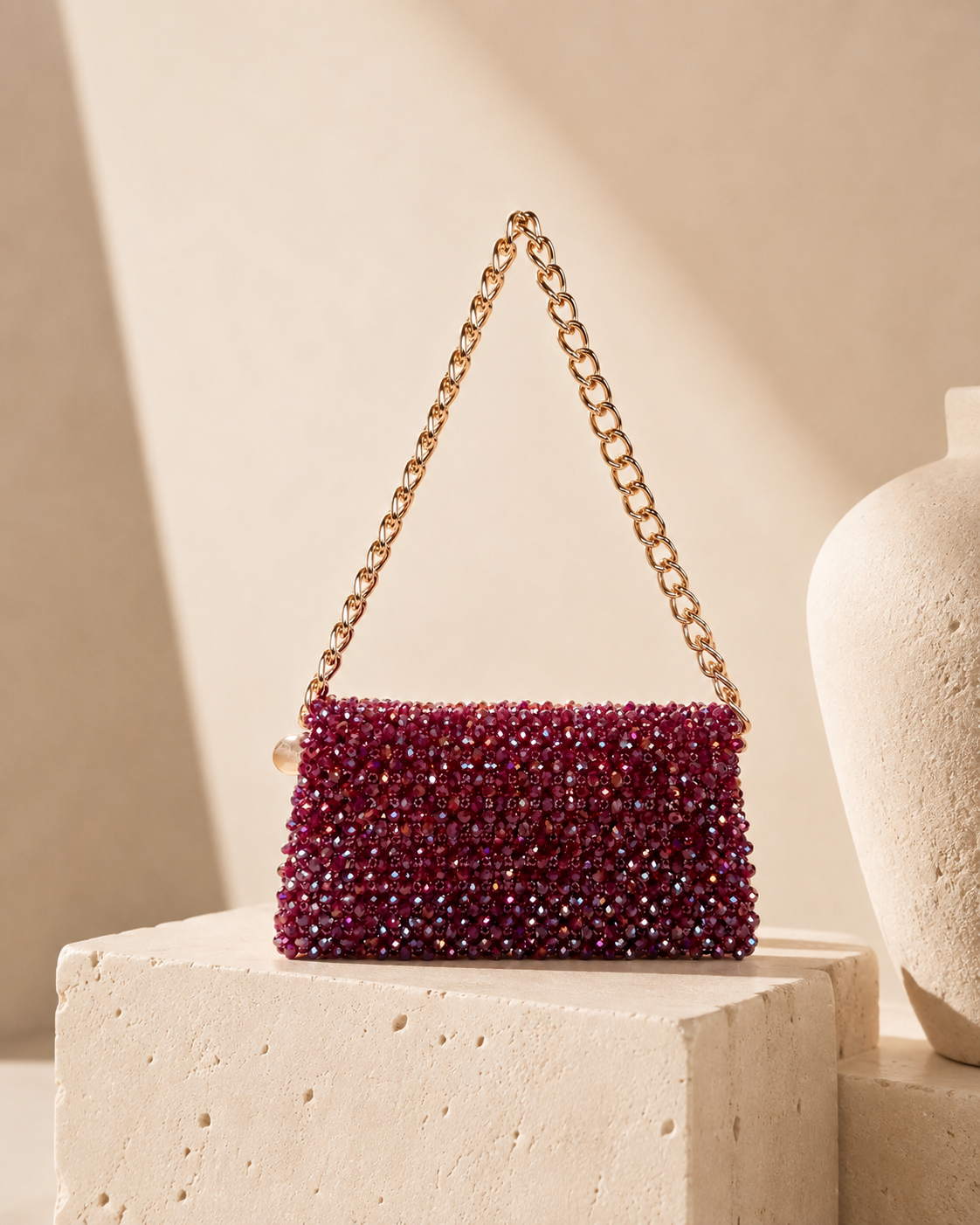 Bordo kristal boncuklu Venus Large Bag stüdyo görünümü