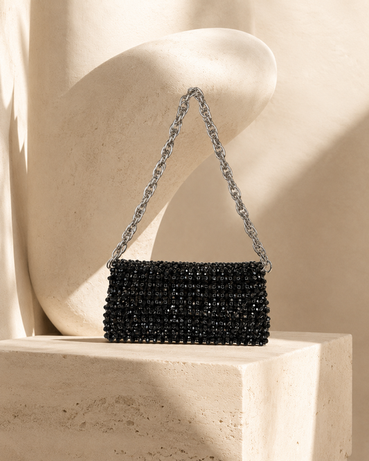Siyah kristal boncuklu Onyx Large Bag stüdyo görünümü
